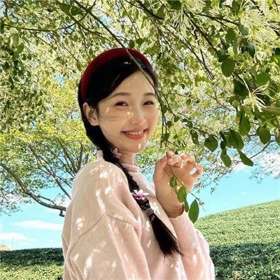 穿风信子蓝的少女